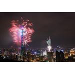 影音:104年台北101大樓 現場煙火秀..2014 Taipei 101 New Year Fireworks.